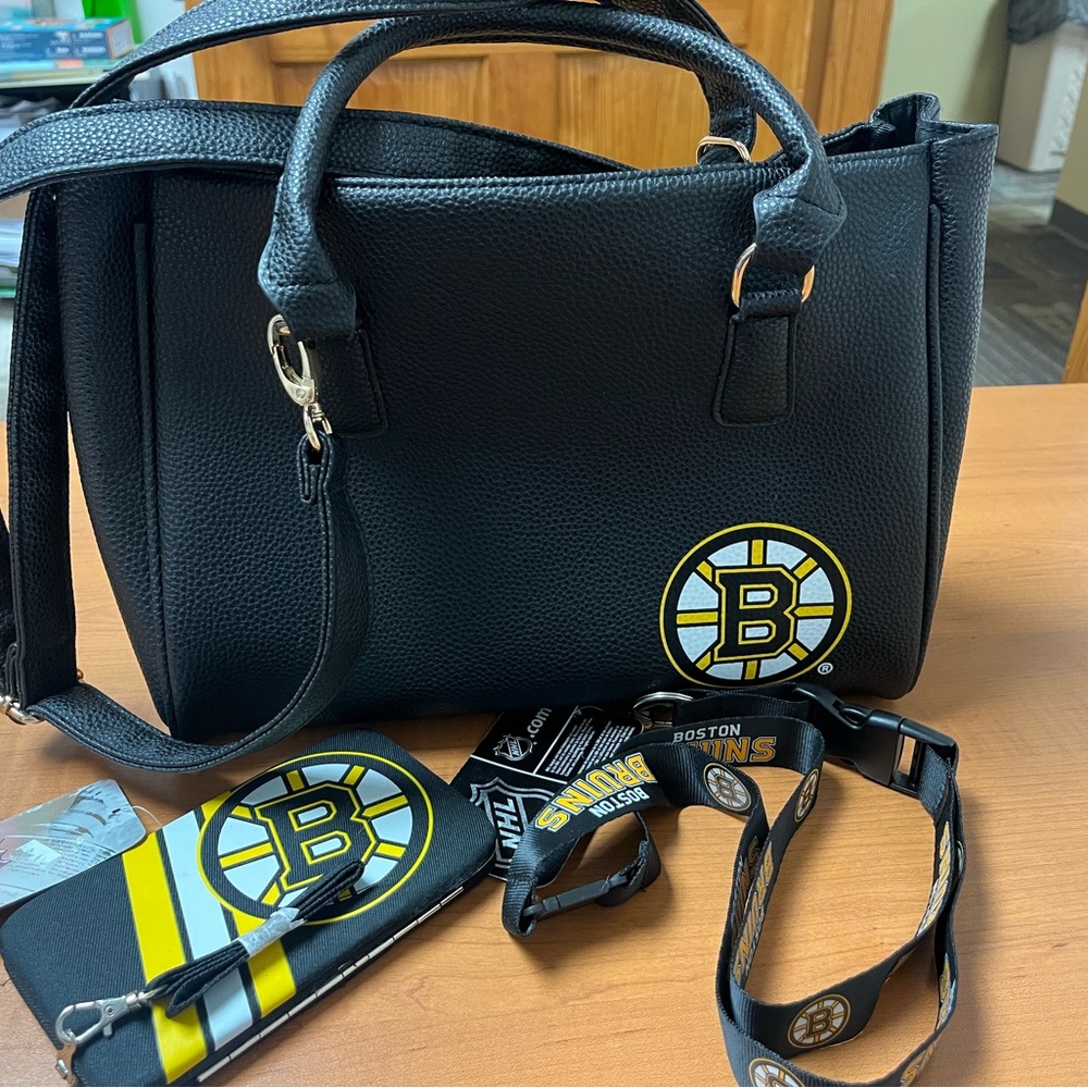 Boston Bruins Black purse and wallet and Yellow Lanyard NWT